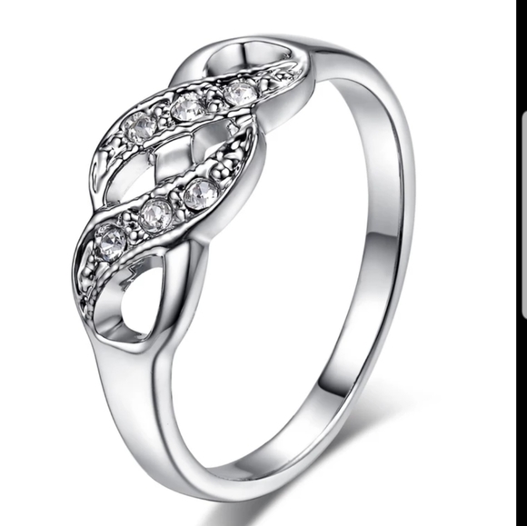Jewelry - New womens ring 18k white gold tone white Crystal
